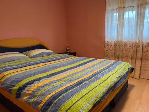 Ένα ή περισσότερα κρεβάτια σε δωμάτιο στο Apartman Perper 2 Trebinje