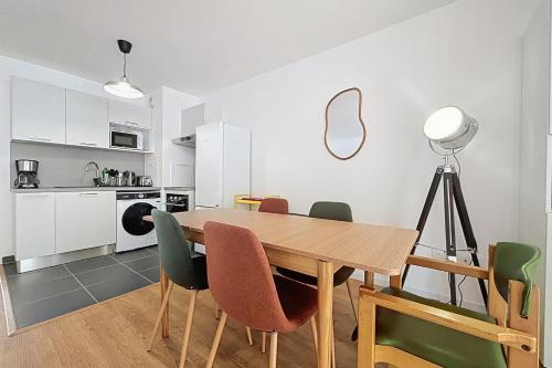 Photo de la galerie de l'établissement Spacious apartment with rooftop, à Montreuil