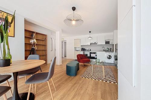 Photo de la galerie de l'établissement Modern & spacious apartment with rooftop, à Montreuil