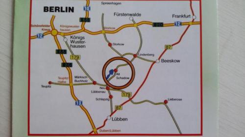 eine Karte von Berlin mit der U-Bahn in der Unterkunft Spreewaldhäuser Golinski mit Kamin und umzäutem Grundstück am Neuendorfer See in Alt Schadow
