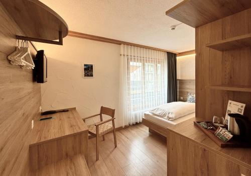 Televisyen dan/atau pusat hiburan di Hotel Crystal