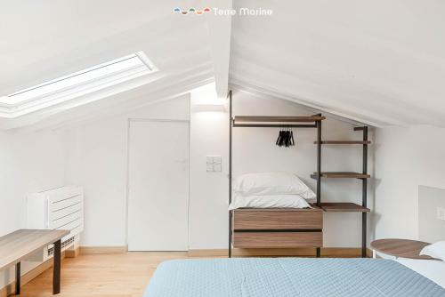 a bedroom with a bunk bed and a desk at Le Dimore dei Fiori, Terre Marine in La Spezia