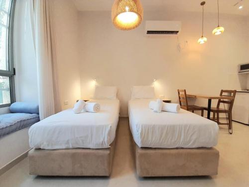 Ένα ή περισσότερα κρεβάτια σε δωμάτιο στο couples apartments
