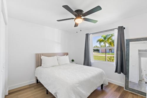 Katil atau katil-katil dalam bilik di Near Ft Myers Beach Gorgeous relaxing 2BD