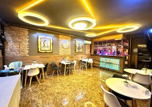 Lounge nebo bar v ubytování NAVA Hotel Yerevan