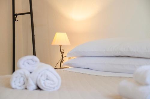 a bedroom with a bed with towels on it at Centro San Teodoro in San Teodoro