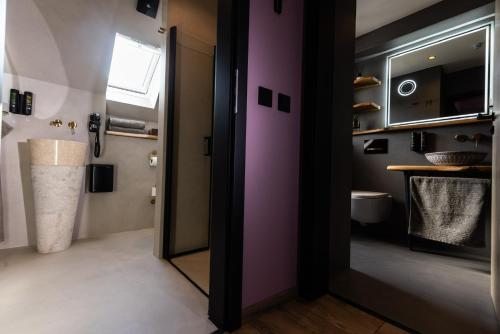 a bathroom with a purple door and a sink at Boutique Apartments by Roy Oberhausen in Oberhausen