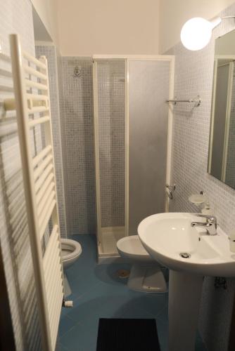 a bathroom with two toilets and a sink at Appartamenti Le Giare Cannicchio in Cannicchio