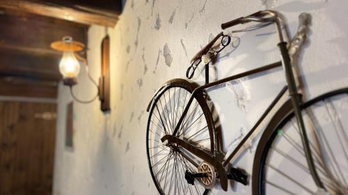 a bike is hanging on a wall at Alojamento Casas da Serra in Porto Santo