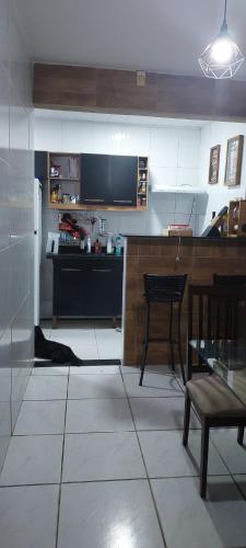 Dapur atau dapur kecil di Casa próximo ao shopping Mangabeira