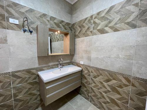 Ένα μπάνιο στο Al dora residence Stunning luxury apartment