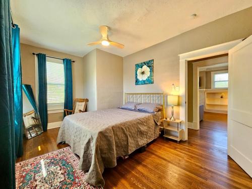 a bedroom with a bed and a ceiling fan at Charming house in Memphis in Memphis