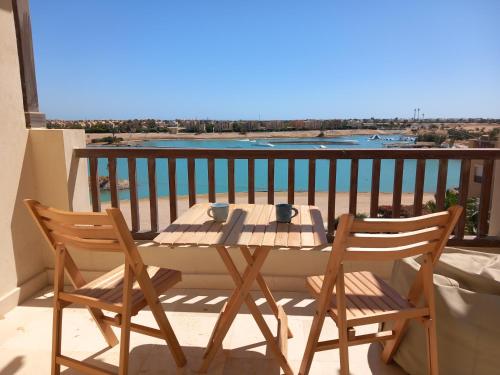 Blue Lagoon View - 2 Bed 2 Bath - Shared Pool - El Gouna
