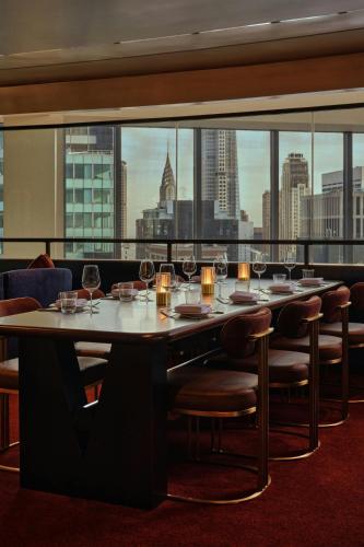 En restaurant eller et andet spisested på New York Marriott Marquis