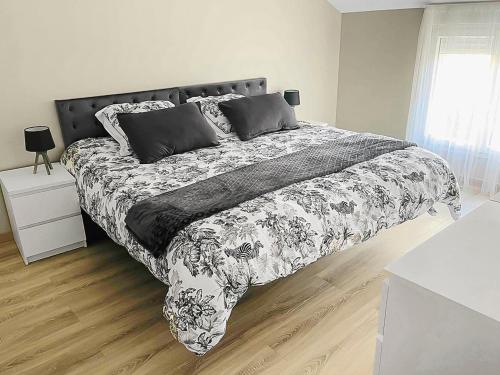 Katil atau katil-katil dalam bilik di Maison cosy avec jardin & piscine chauffée