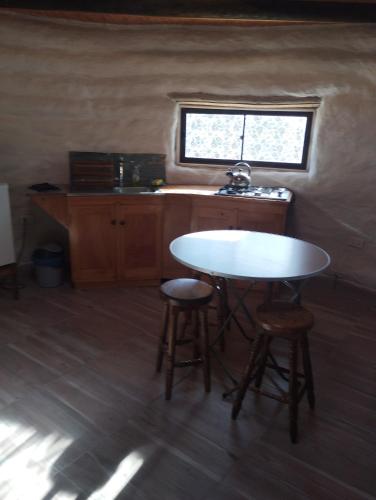 Kuchyň nebo kuchyňský kout v ubytování Ecodomos La Tongoycilla
