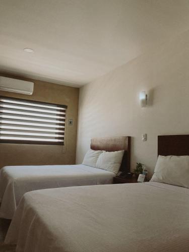 Cama ou camas em um quarto em Noas Hotel