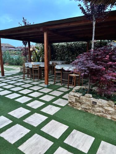 En have udenfor Fattoria Palazzeta - Pet & Family Friendly