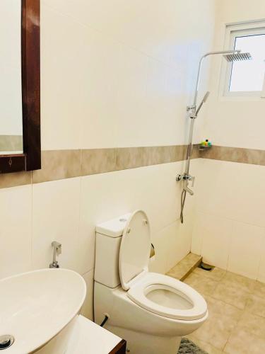 a bathroom with a toilet and a sink at Villa Lavish in Kandy