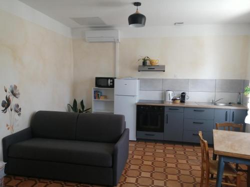 Photo de la galerie de l'établissement Loré Appartement Climatisé avec terrasse, à Ortaffa