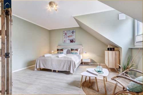 a bedroom with a large bed in a attic at FeHa Windspiel in Loddin
