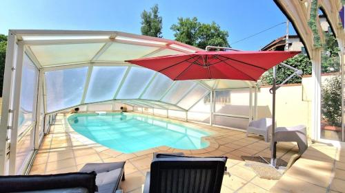 Duplex spacieux avec piscine