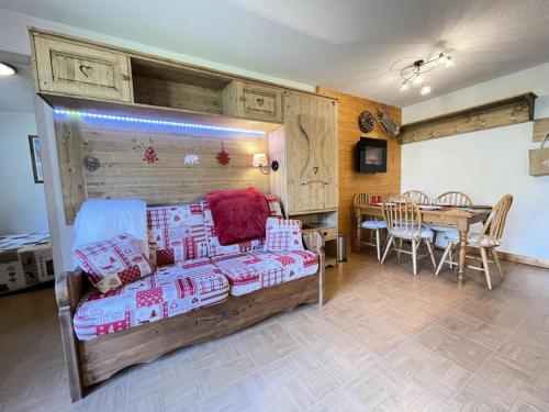 Les Chalets Des Evettes - Appartement deux chambres au pied des pistes dans une résidence avec piscine MAE-9151