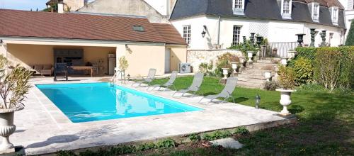 Galeriebild der Unterkunft Maison dans hotel particulier 18eme, wifi, piscine chauffée in Château-Thierry