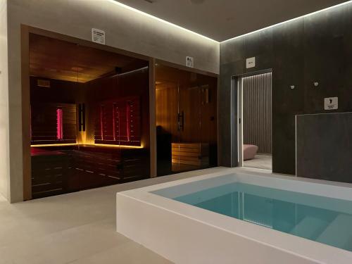 Bazén v ubytování Boutique Hotel Nautica - SPA & wellness, FREE Parking, Pet friendly nebo v jeho okolí