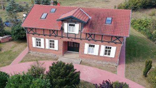 an overhead view of a house with a red roof at Ferienwohnung Alte Post Redefin für bis zu 6 Personen in Redefin
