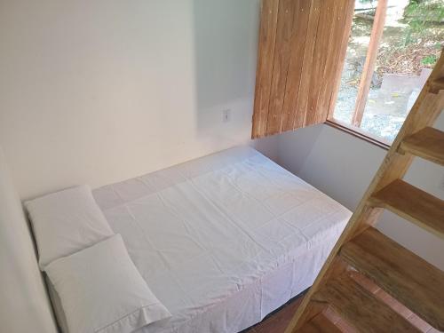 Ein Bett oder Betten in einem Zimmer der Unterkunft Quarto para 4 a 900 metros da Vila do Capão