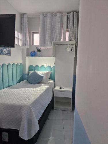 Ένα ή περισσότερα κρεβάτια σε δωμάτιο στο Quarto de solteiro para 1 pessoa