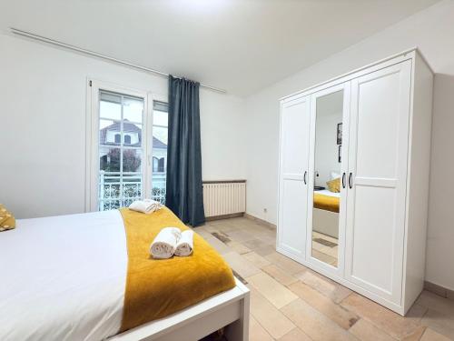 a bedroom with a bed and a large window at Beautiful house with garden, game, gym, terrace&parking in Strassen