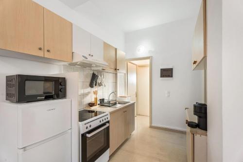 Кухня или мини-кухня в Katerina's Sunset Apartment
