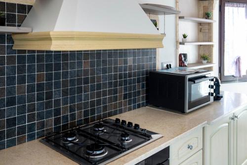 Dapur atau dapur kecil di Monica's Guesthouse