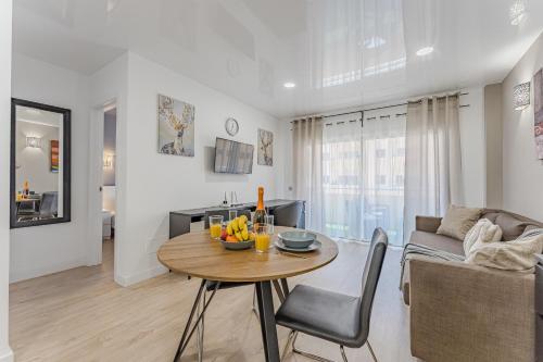 Modern sunny apartment 100m from the beach