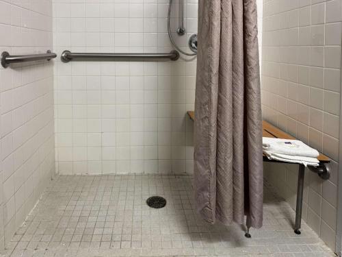 Motel 6-Joliet, IL - Chicago - I-55にあるバスルーム