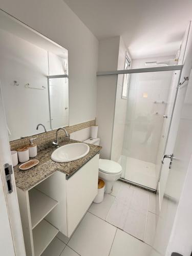 a bathroom with a sink and a toilet and a shower at Itaville Exclusive - Vista mar - Praia de Itaparica in Vila Velha