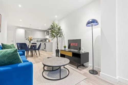 #20 2 Bed 2 Bath Balcony Lux Digbeth Apt - Sleeps 6 - Perfect for contractors and Families photo 1