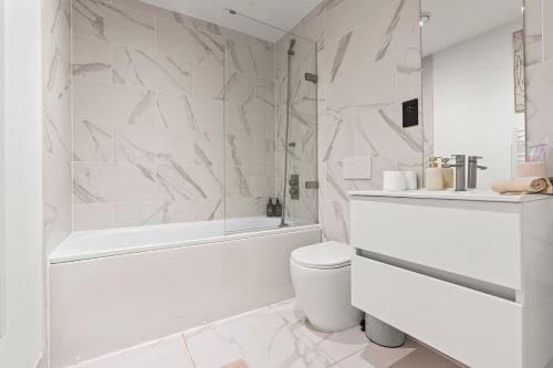 #20 2 Bed 2 Bath Balcony Lux Digbeth Apt - Sleeps 6 - Perfect for contractors and Families photo 4