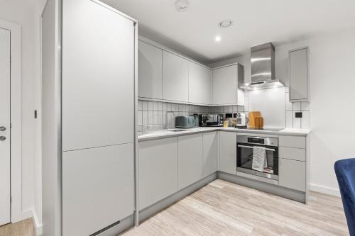 #20 2 Bed 2 Bath Balcony Lux Digbeth Apt - Sleeps 6 - Perfect for contractors and Families photo 35