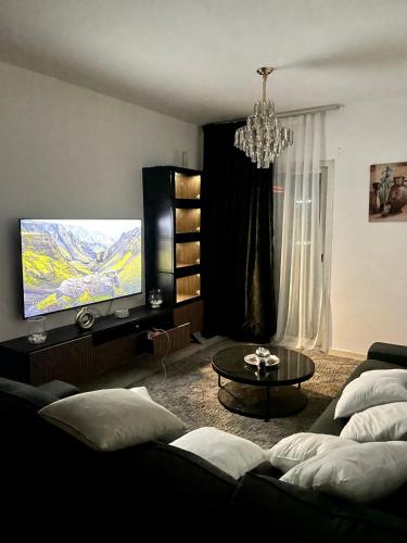Comfortable Apartment Bedroom And Spacious Living Room Family and Couple