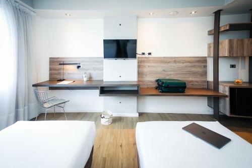 a bedroom with a desk and a bed in a room at Unit Santa Rosa in Santa Rosa