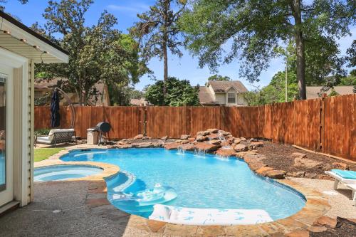 ヒューストンにあるWoodbridge Bungalow - Private Villa Near IAH - Poolのギャラリーの写真