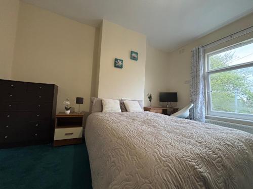Gambar di galeri bagi Bright and Cozy stay in Leeds di Amley