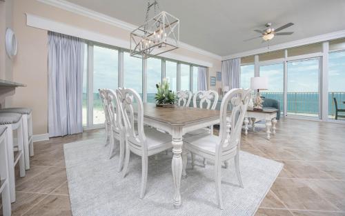a dining room with a table and chairs and the ocean at Phoenix Gulf Towers 1008 condo in Gulf Shores