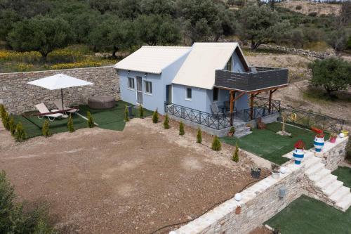 an aerial view of a house with a backyard at Bellus Residence 2! in Ambeloúzos
