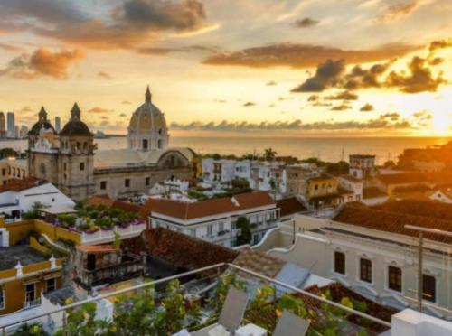 vista para uma cidade ao pôr-do-sol em Cabrero Beach 1008 em Cartagena de Indias
