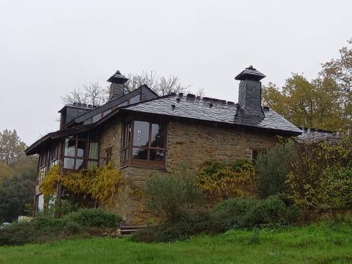 Gallery image of Las3Lobas in Valdelaloba