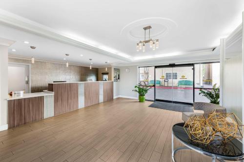 a living room with a kitchen and a dining room at Best Western Plus Ontario Airport & Convention Center in Ontario
